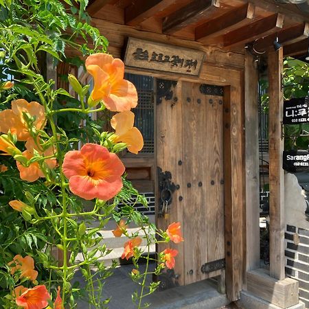 Sarangroo Hotel Jeonju Bagian luar foto
